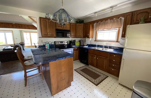 Huron House | Lake Erie Lakefront Cottage