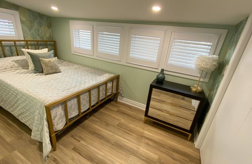 Port Dover Apartment | Lake Erie Lux Condo w/ Deck, Patio & private Beach (Aquamarine)