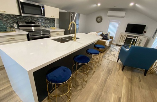 Port Dover Apartment | Lake Erie Lux Condo w/ Deck, Patio & private Beach (Aquamarine)