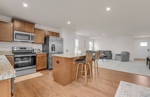 Perry Apartment | Lake Erie Retreat – Hidden Village Escape