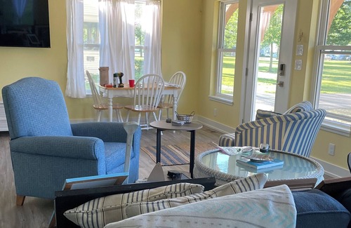 Vermilion House | Lake Erie, small town on a Great Lake! Private community, beautiful new cottage!