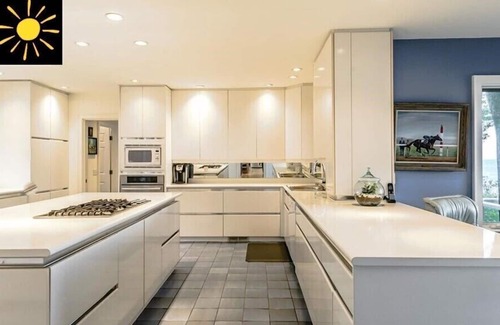 Port Colborne Villa | Lake Erie Waterfront Villa In The Middle of Summer