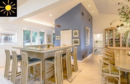 Port Colborne Villa | Lake Erie Waterfront Villa In The Middle of Summer