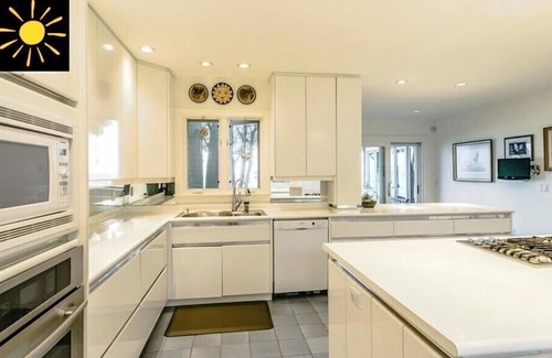 Port Colborne Villa | Lake Erie Waterfront Villa In The Middle of Summer