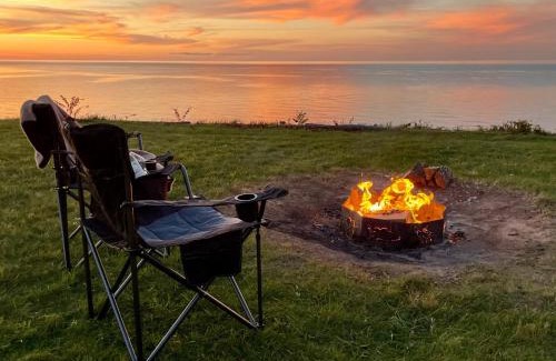 North East House | Lake Erie waterfront home with classic game arcade