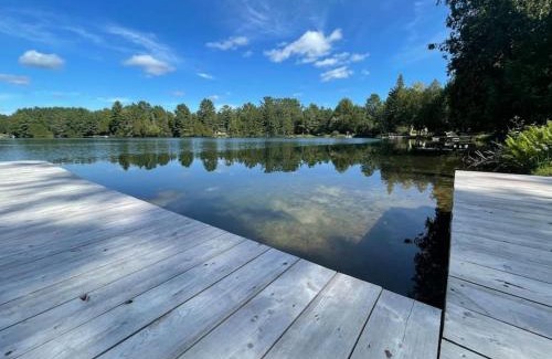 Pontiac House | Lake Escape - Waterfront, Hot tub, Sleeps 14