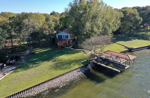 Cayuga House | Lake escape - 4 Bedroom Lake front property