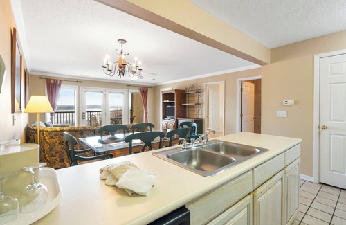 Indian Point Condo | Lake Escape: Boats Rentals & Tiki Bar