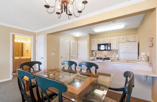Indian Point Condo | Lake Escape: Boats Rentals & Tiki Bar
