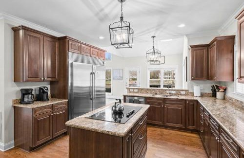 Mooresville House | Lake Escape by AvantStay Lakefront Private Dock