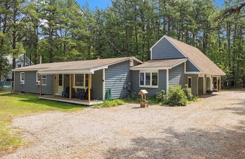 Freedom House | Lake Escape Family & Pet Friendly with Dock Access
