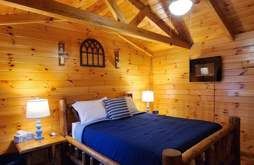 Ashtabula Cabin | Lake Escape - Lovely Little Lakeview Cabin