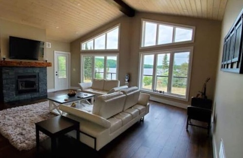 Armour Cottage | Lake Escape - Luxury Cottage With private man-made beach and shallow water entry