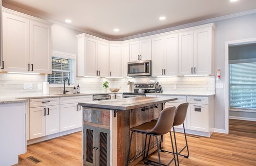Sherrills Ford House | Lake Escape's Paradise Point