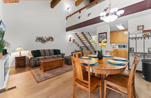 Carnelian Woods House | Lake Escape