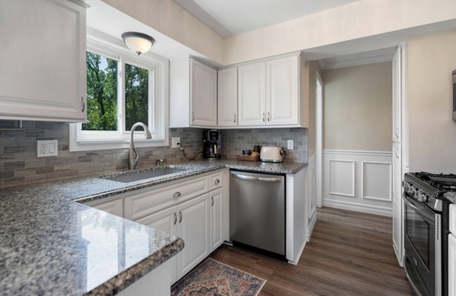 Waterford House | Lake Escape with Wellness Room