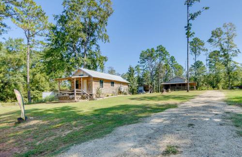 Abbeville House | Lake Eufaula Access Cozy Wood Cabin with Yard!