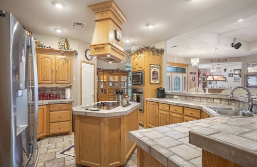Longtown House | Lake Eufaula Lake Front with boat dock & boat ramp 300 yards away!