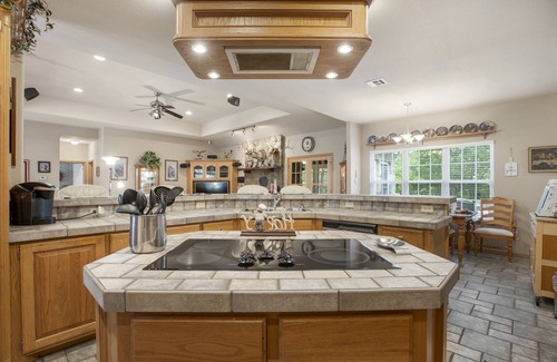 Longtown House | Lake Eufaula Lake Front with boat dock & boat ramp 300 yards away!