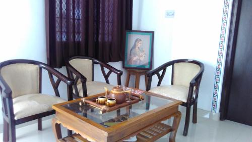 Lake Swaroop Sagar House | Lake face