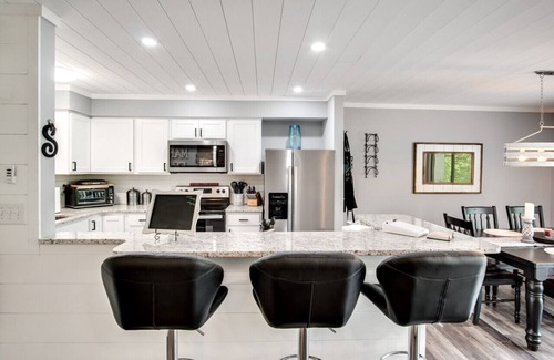 Sapphire House | Lake Fairfield Hideaway
