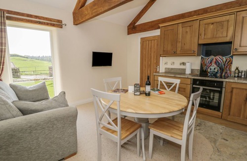 Grantley Cottage | LAKE FARM COTTAGE, with hot tub in Pateley Bridge