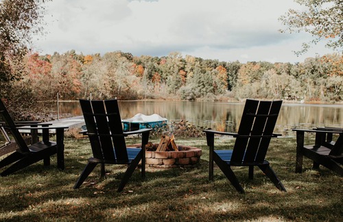 Six Lakes Cottage | Lake Forest Cottage - Dog Friendly w/Hot Tub, Firepit and Kayaks