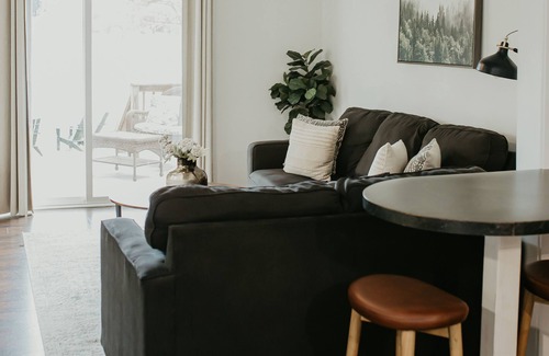 Six Lakes Cottage | Lake Forest Cottage - Dog Friendly w/Hot Tub, Firepit and Kayaks
