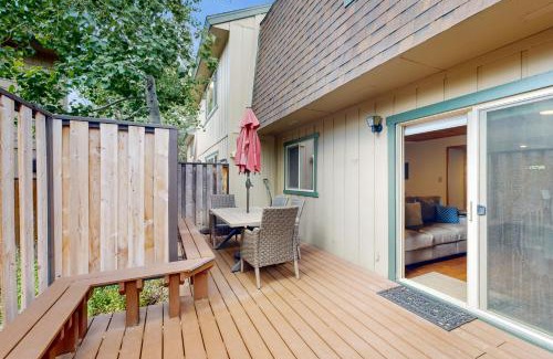 Lake Forest House | Lake Forest Glen Condos