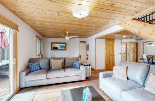 Lake Forest House | Lake Forest Glen Condos