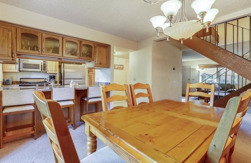 Lake Forest House | Lake Forest Glen Townhome at End of Cul-de-Sac #40