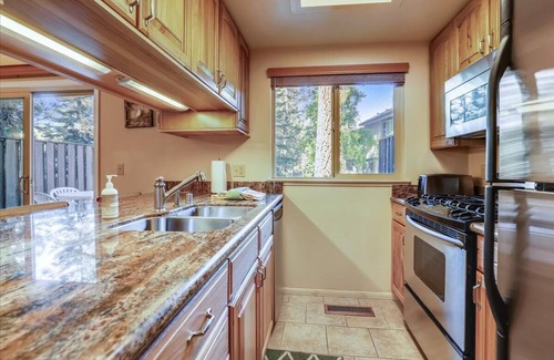 Lake Forest House | Lake Forest Glen Townhome at End of Cul-de-Sac #40