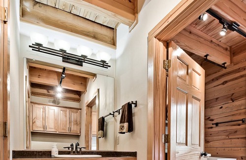 Sylvan Shores Cabin | Lake Forest Luxury Log Cabins