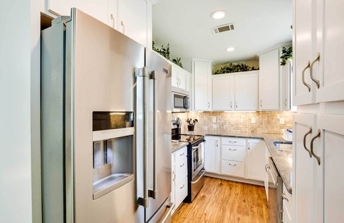 Emory Cabin | Lake Fork Vacation Rental with Fire Pit!