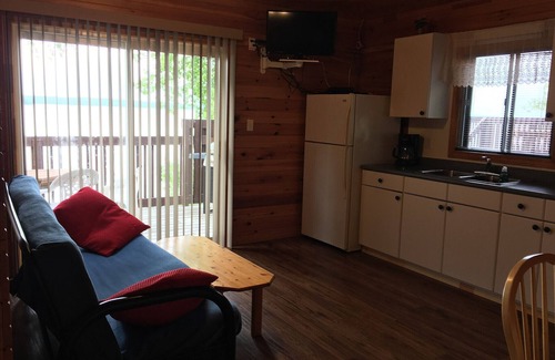 Harwood Ski Chalet | Lake front 2 Storey Luxury Chalet, Infrared Sauna, Heated Pool - seasonal