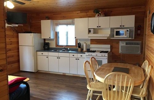 Harwood Ski Chalet | Lake front 2 Storey Luxury Chalet, Infrared Sauna, Heated Pool - seasonal
