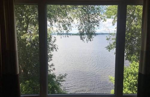 Harwood Ski Chalet | Lake front 2 Storey Luxury Chalet, Infrared Sauna, Heated Pool - seasonal