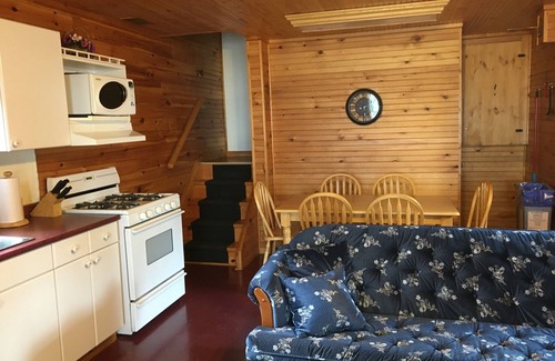 Harwood Ski Chalet | Lake front 3 bedroom 2 Storey Chalet, Sauna, Summer Heated Pool