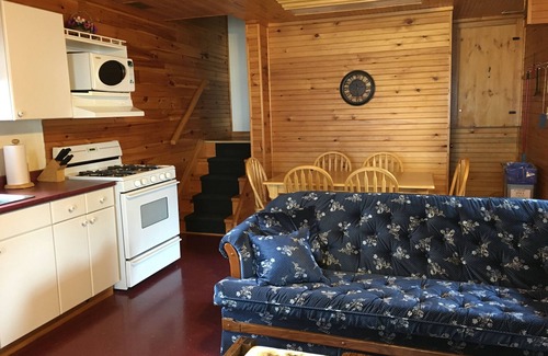 Harwood Ski Chalet | Lake front 3 bedroom 2 Storey Chalet, Sauna, Summer Heated Pool