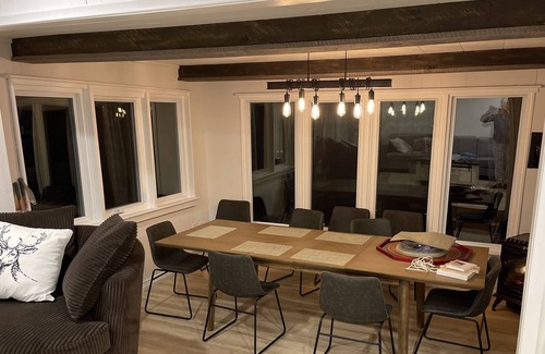 Grey Highlands Cottage | Lake Front 4-Bedroom Cottage/Chalet on Lake Eugenia
