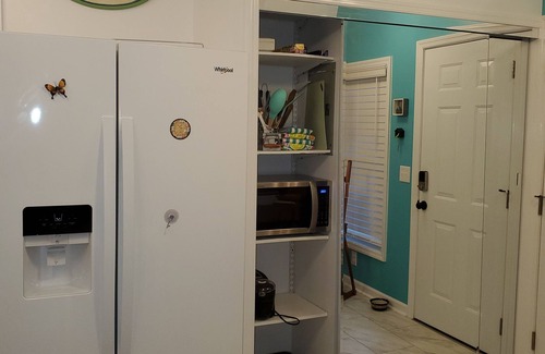 Richlands House | Lake front, 4 miles from OAJ airport. RVs welcome. Only 2 neighbors, no noise.