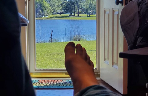 Richlands House | Lake front, 4 miles from OAJ airport. RVs welcome. Only 2 neighbors, no noise.