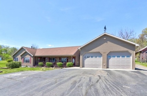 Himrod House | Lake front 7-bedroom house with movie theatre, hot tub, and game room!
