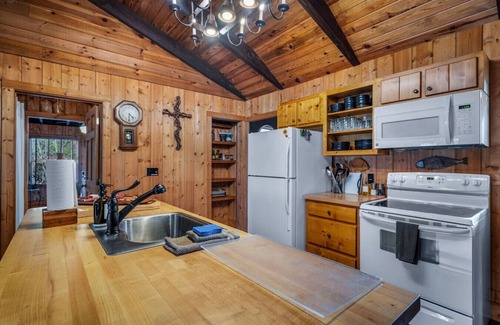 Mentone House | Lake Front & Access l Dock l Ping Pong