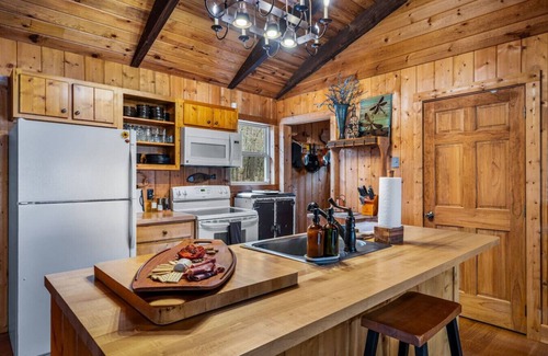 Mentone House | Lake Front & Access l Dock l Ping Pong