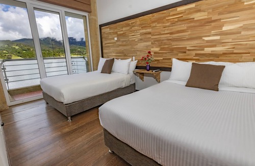 Choconta Hotel | Lake front amazing house