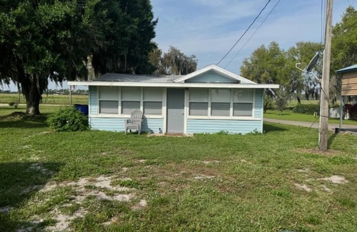 Placid Lakes Cottage | LAKE-FRONT AT BEAUTIFUL SANDY SHORE LAKE PLACID, FL