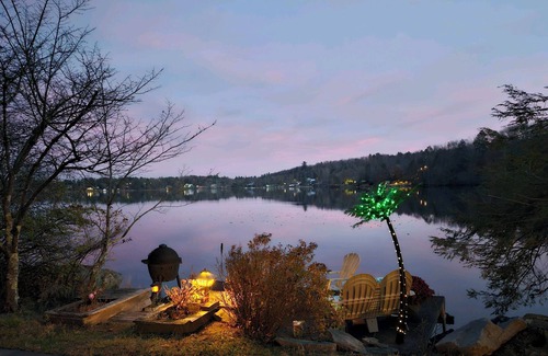 White Lake House | LAKE FRONT BETHEL WOODS Open Neal Young Your Own Dock to use,
