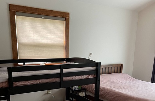 Greentown House | Lake Front Big Wally Lake (Wallenpaupack) Motor Boat, Cozy Stay for All Seasons
