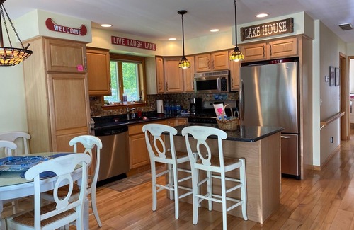 Putnam Township House | Lake Front Blue Turtle Cottage on Patterson Chain of 7 Lakes 3BR, 1.5BA